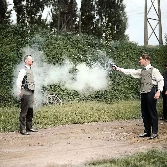 20. Testowanie kamizelki kuloodpornej, 1920