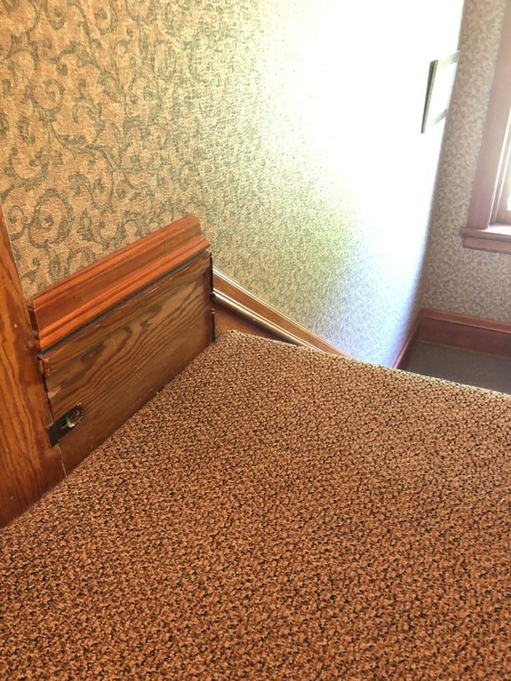 13. "Jedne ze schodów w moim 125-letnim domu posiadają wbudowaną skrytkę."
