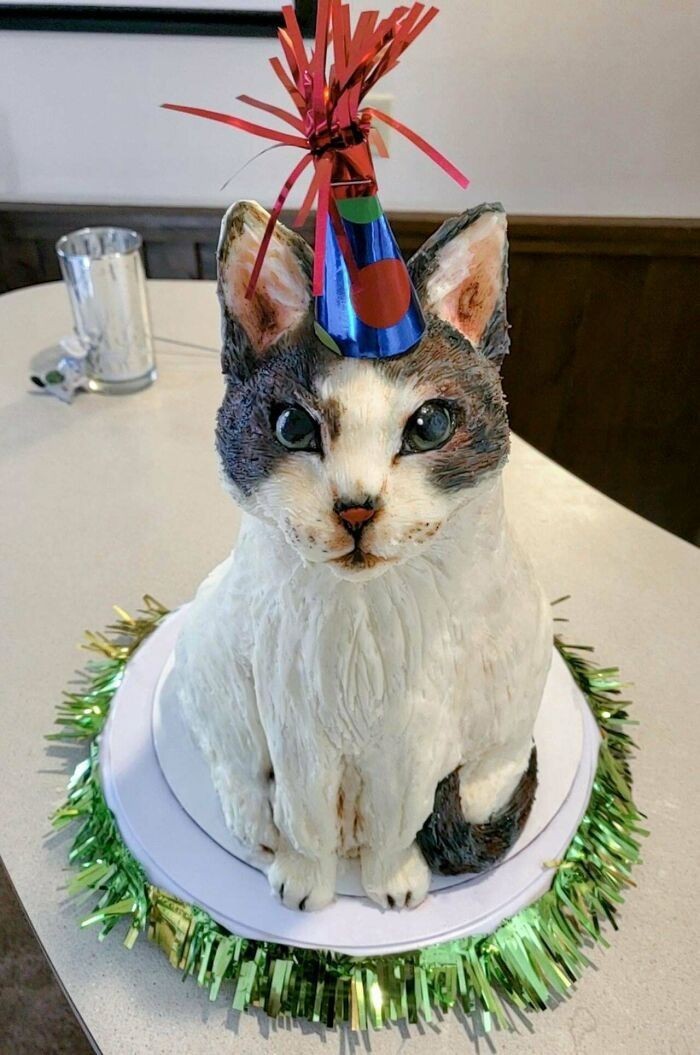 "Moja siostra poprosiła, bym przygotowała jej na urodziny tort w kształcie jej kota."