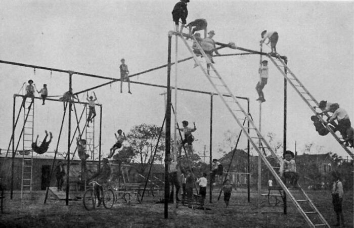 3. Dziecięcy plac zabaw w 1912 roku