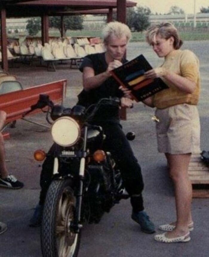 Sting dający autograf młodej Gwen Stefani, 1983