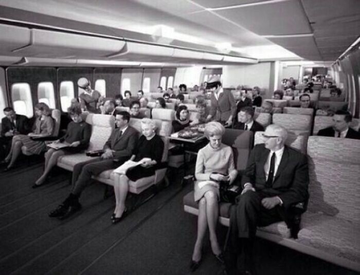 Klasa ekonomiczna w samolocie Pan Am 747, późne lata 60.