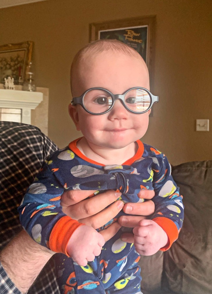 "Mój syn dostał swoje pierwsze okulary."