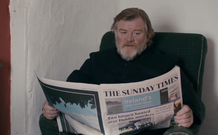 12. - „Dwaj płatni zabójcy ścigani za morderstwa w Dublinie” to nagłówek gazety czytany przez postać Brendana Gleesona w „Kalwarii.” Jest to nawiązanie do „Najpierw strzelaj, potem zwiedzaj,” innego filmu, w którym Gleeson wcielił się w główną rolę.