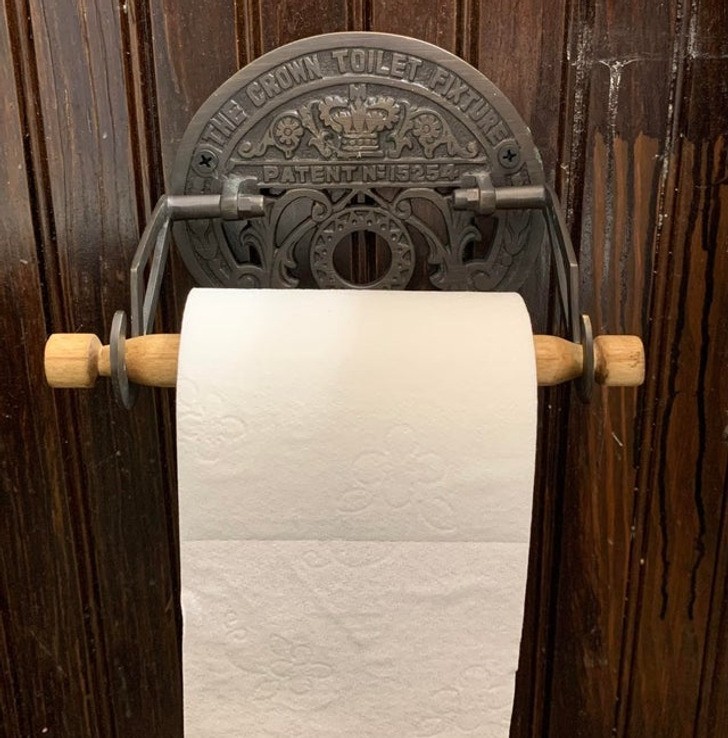 "Nareszcie mam wiktoriańską toaletę, w której mogę zawiesić mój wiktoriański uchwyt na papier."