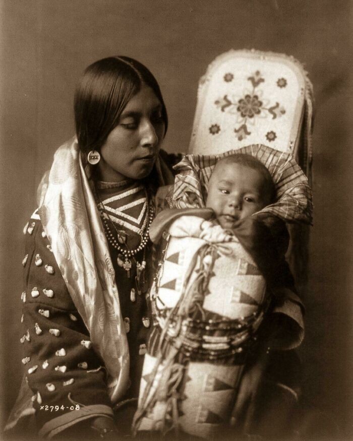 3. Indiańska matka i jej dziecko, 1900