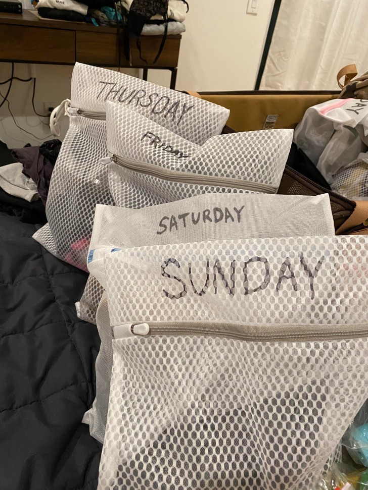 "Moja żona jest tak zorganizowana, że pakuje osobne torebki z ubraniami na każdy dzień urlopu."
