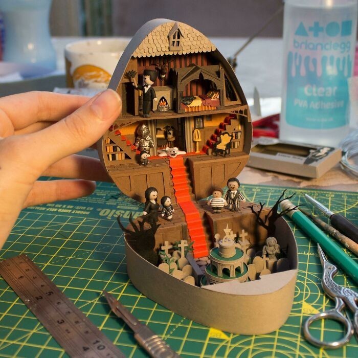 2. Miniaturowy domek rodziny Addamsów