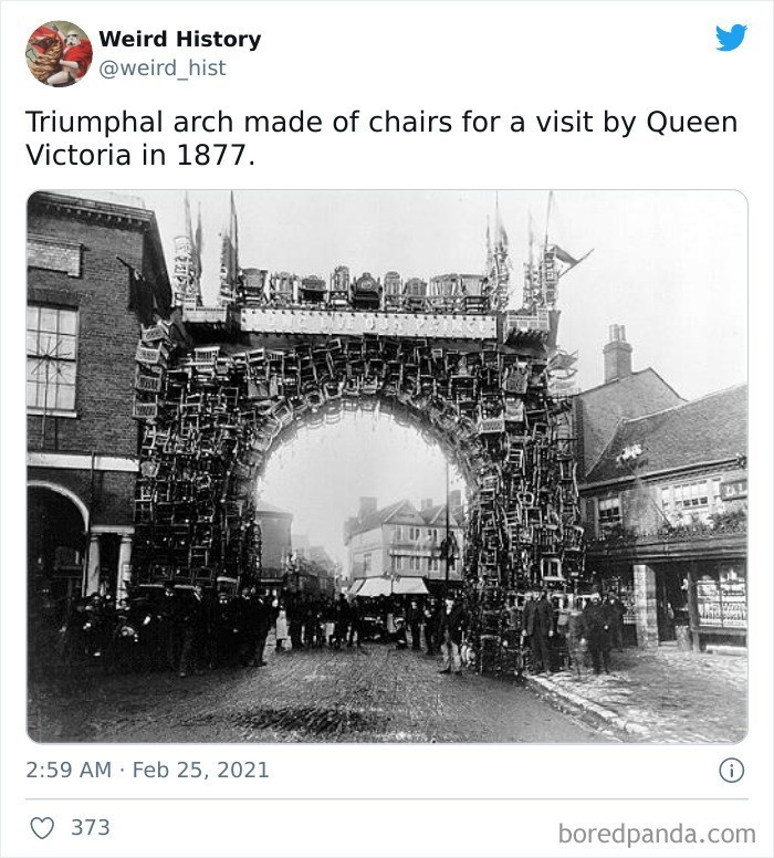 14. Łuk triumfalny zbudowany z krzeseł na wizytę królowej Wiktorii w 1877 roku