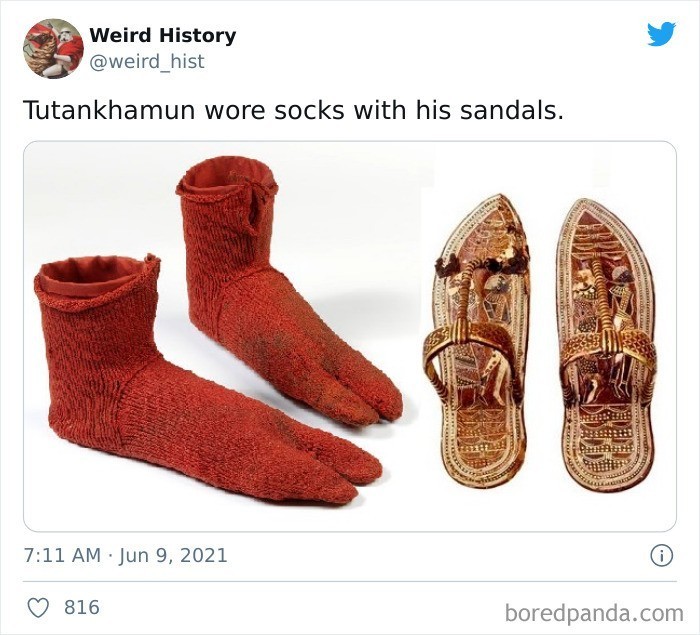17. Tutanchamon nosił sandały ze skarpetkami.