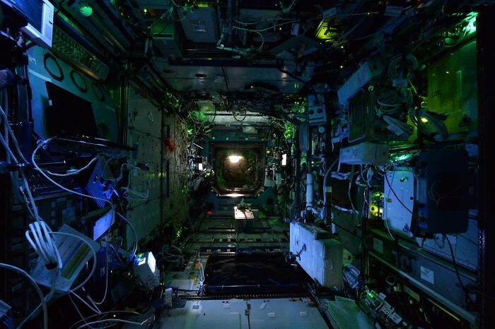 Międzynarodowa Stacja Kosmiczna nocą