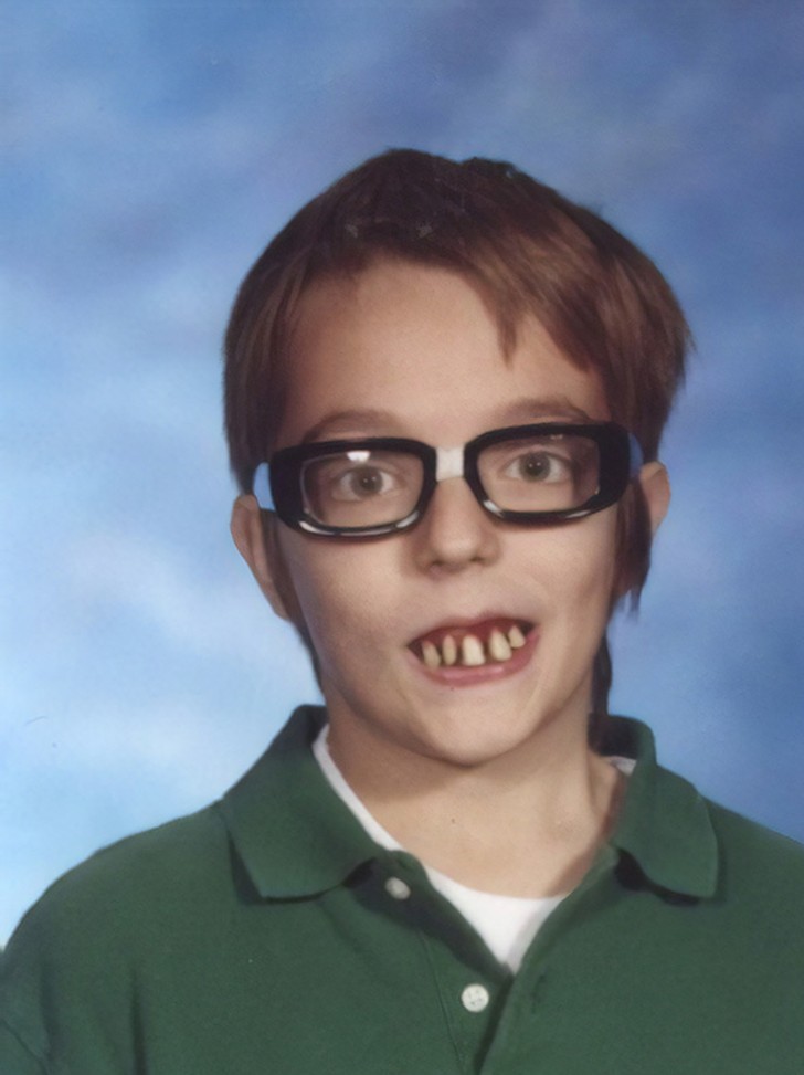 "Założyłem sztuczne zęby i okulary do zdjęcia w szóstej klasie. Mama nie była zachwycona."