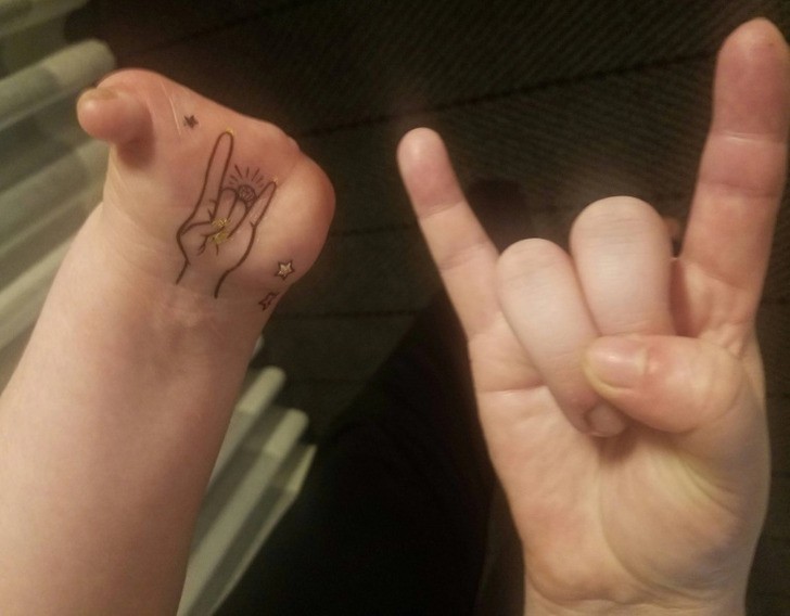 "Znalazłem idealny tatuaż dla mojej zdeformowanej ręki."