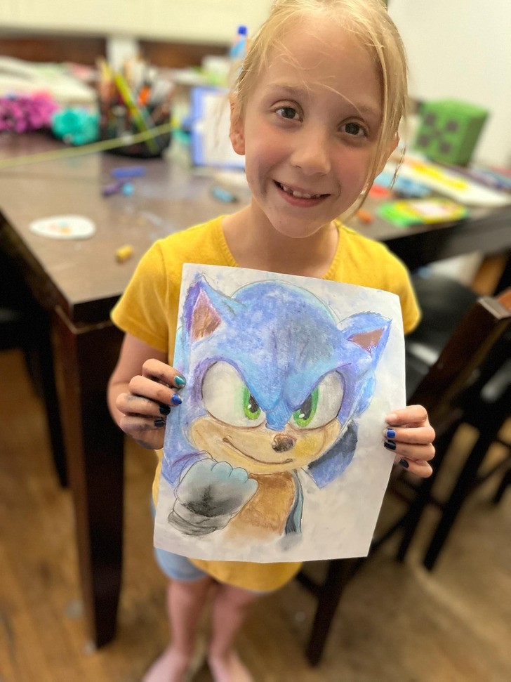 "Moja 7-letnia córka narysowała dziś Sonica. Jestem dumna z niej i jej talentu."