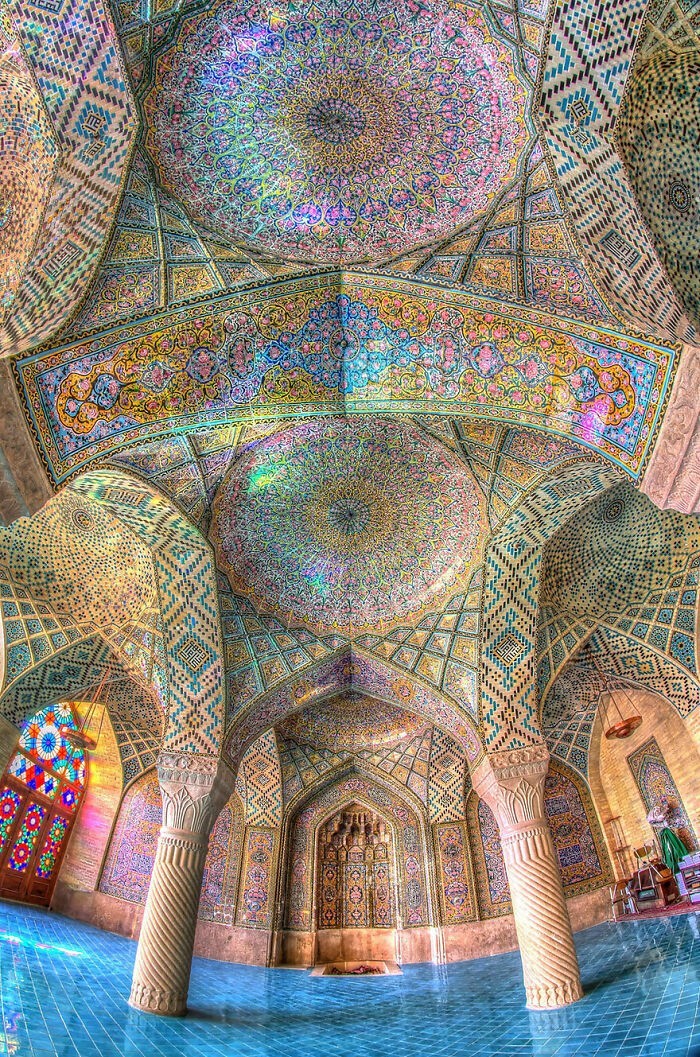 Różowy Meczet zbudowany w XVIII wieku w Iranie
