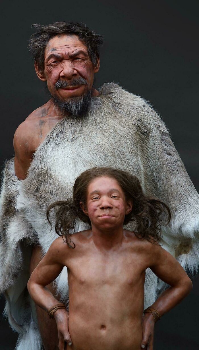 "Neandertalski ojciec i jego dziecko. Rekonstrukcja autorstwa braci Kennis"