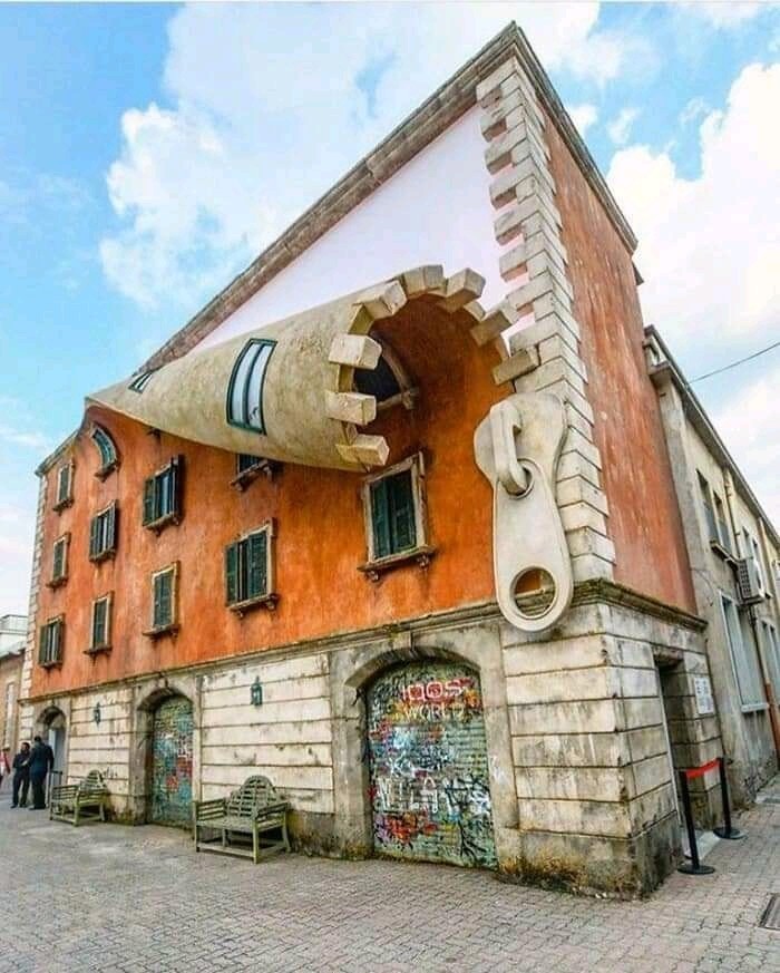 Rozpinany budynek, Mediolan, Włochy