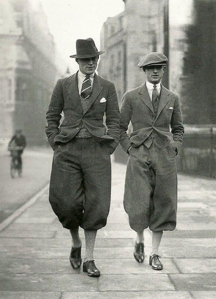Taki krój spodni był niezwykle modny w latach 20.