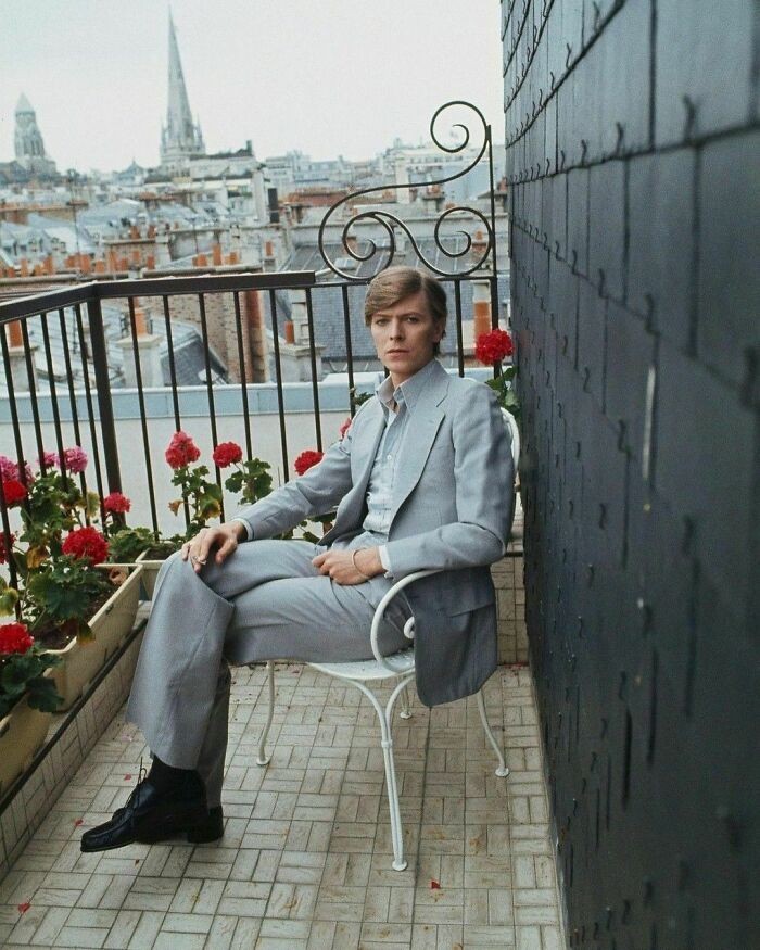 David Bowie w Paryżu w 1977 roku (zdjęcie autorstwa Christiana Simonpietriego)