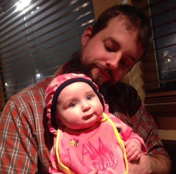 "Moja mała kuzynka wygląda niemal identycznie jak lalka Cabbage Patch Kids."