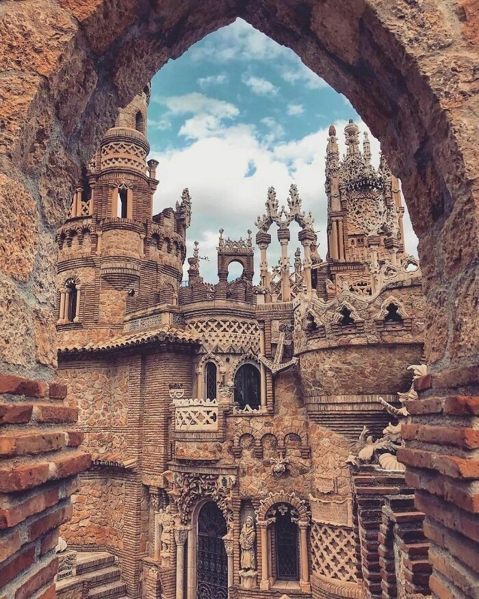 Castillo De Colomares, Hiszpania