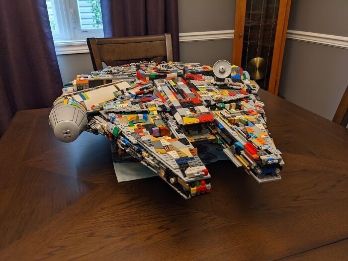 „Zbudowałem Sokoła Millenium, zestaw LEGO warty $800, z części, które miałem już w domu.”