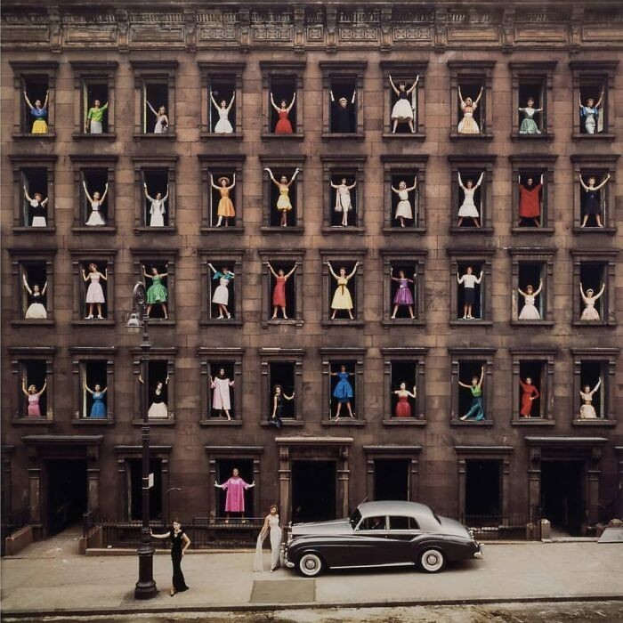 "Kobiety w oknach" - zdjęcie wykonane przez Ormonda Gigliego w 1960 roku w Nowym Jorku. Budynek wyburzono następnego dnia.