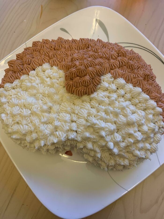 2. "Poprosiłam męża o tort w kształcie Corgiego na urodziny. Mąż nie zawiódł."