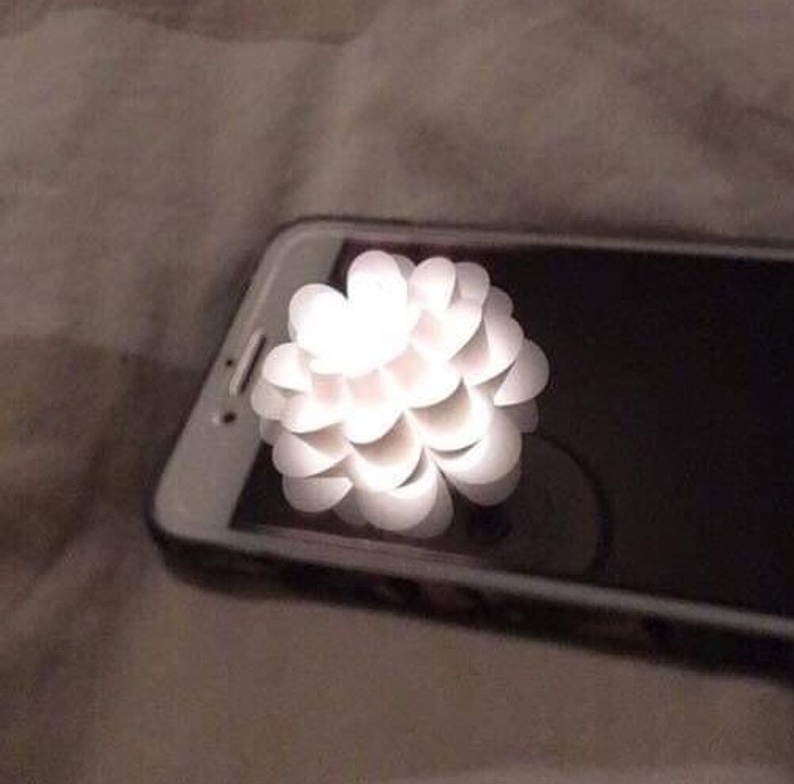 "Odbicie lampy w moim iPhone sprawia wrażenie 3D."
