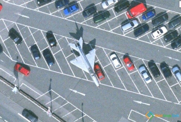 "Myśliwiec na parkingu" - Hagen, Niemcy