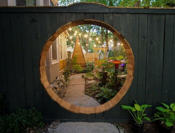 "Wstawiłem bramę księżycową do mojego ogrodu w stylu japońskim."