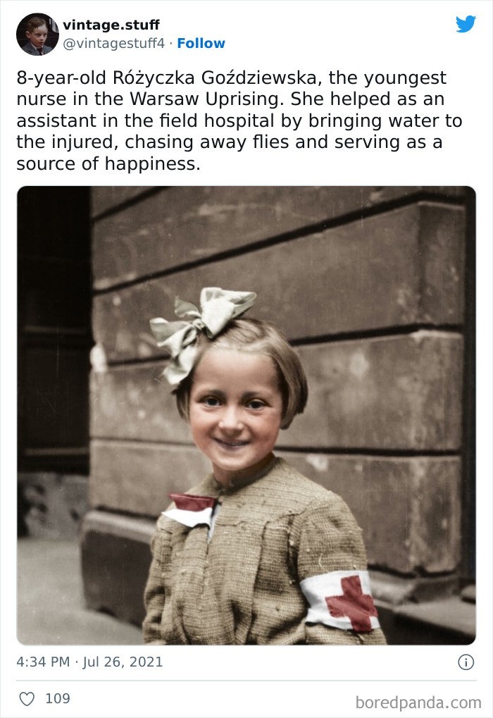 "8-letnia Różyczka Goździewska, najmłodsza pielęgniarka podczas powstania warszawskiego. Pomagała w szpitalu polowym nosząc wodę rannym, przeganiając muchy i podnosząc wszystkich na duchu."