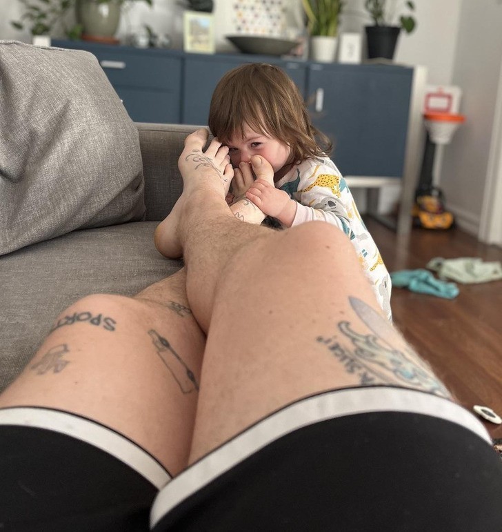 "Moja córka uwielbia śmierdzące stopy. Dzieci są dziwne."