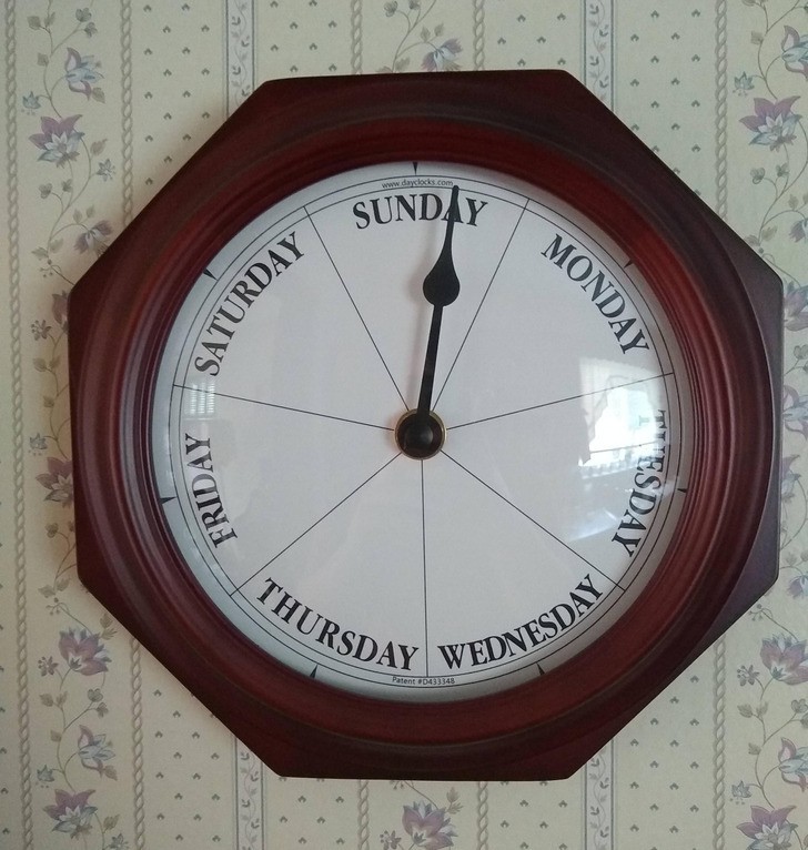 "Zegar moich dziadków odmierza czas w skali tygodniowej zamiast 24-godzinnej."