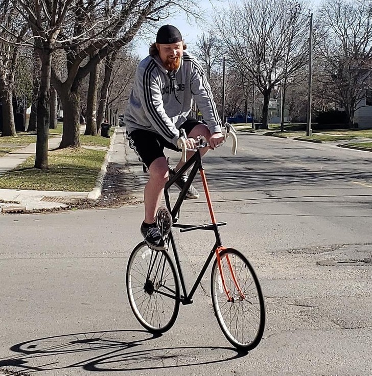 "Stworzyłem wysoki rower z kilku starych rowerów."