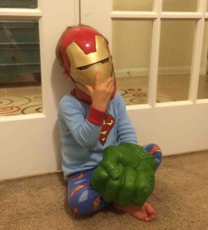"Syn oznajmił mi, że jest zmęczony. Bycie trzema superbohaterami jednocześnie musi być wyczerpujące."