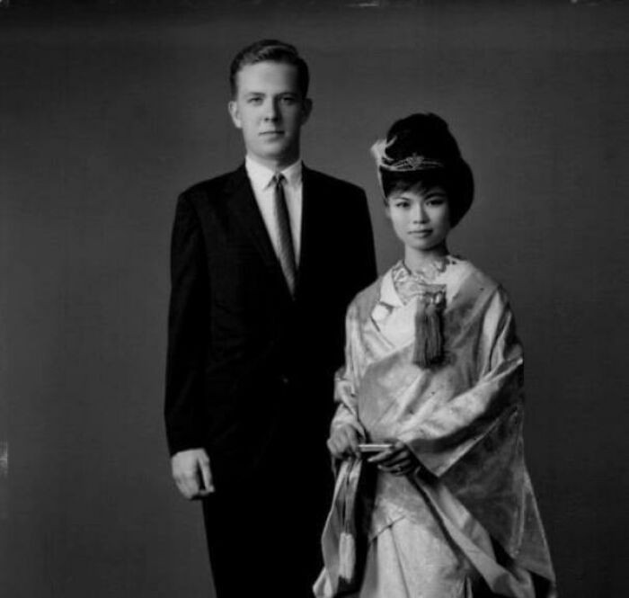 12. "Zdjęcie ślubne moich rodziców, Okinawa, 1964"