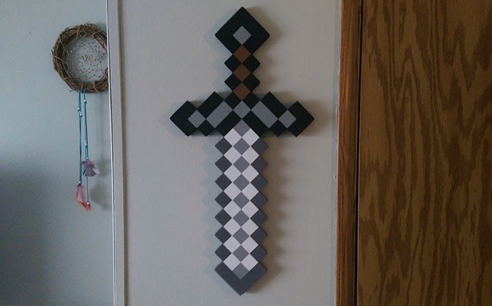 9. "Babcia myślała, że to krzyż, więc powiesiła go na ścianie. Uznałem, że nie będę jej poprawiał."
