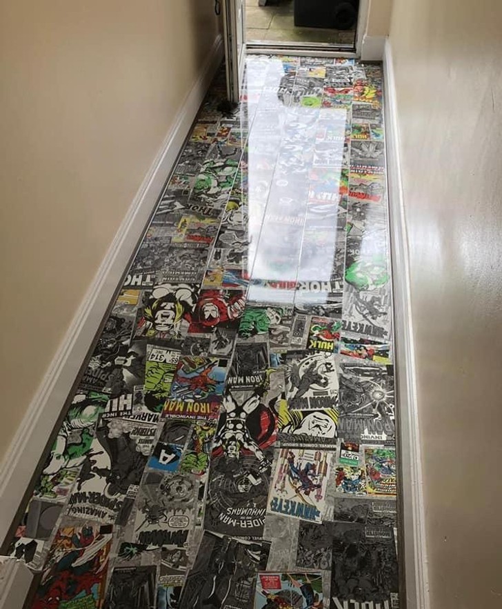 "Ta podłoga jest zrobiona z prawdziwych komiksów."
