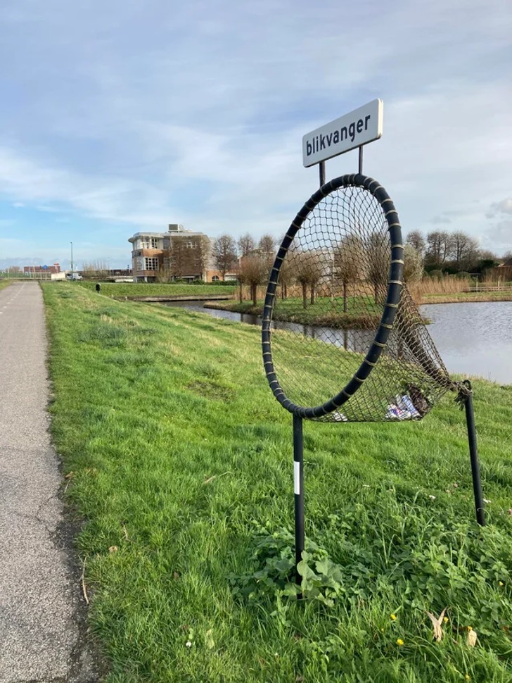 "Przy ścieżkach rowerowych w Holandii ustawiane są kosze, do których możesz wrzucać śmieci, bez zwalniania jazdy."