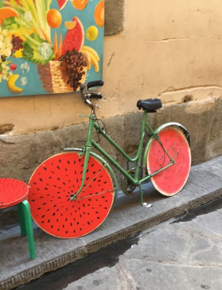 "Ten arbuzowy rower, który widziałam we Florencji kilka lat temu"