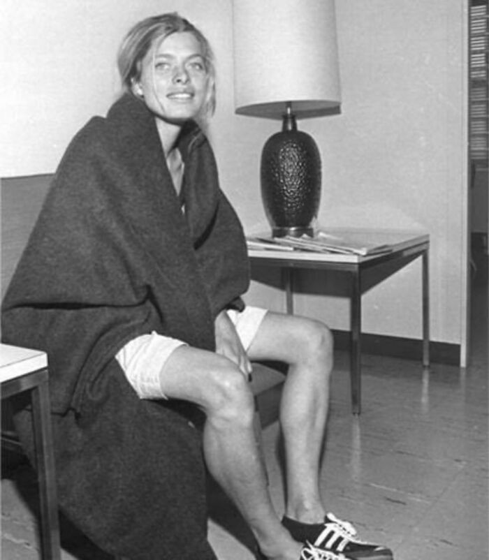Bobbi Gibb, pierwsza kobieta, która wzięła udział w Maratonie Bostońskim w 1966 roku. Biegła bez numeru, ponieważ kobiety nie były dopuszczane do maratonów.