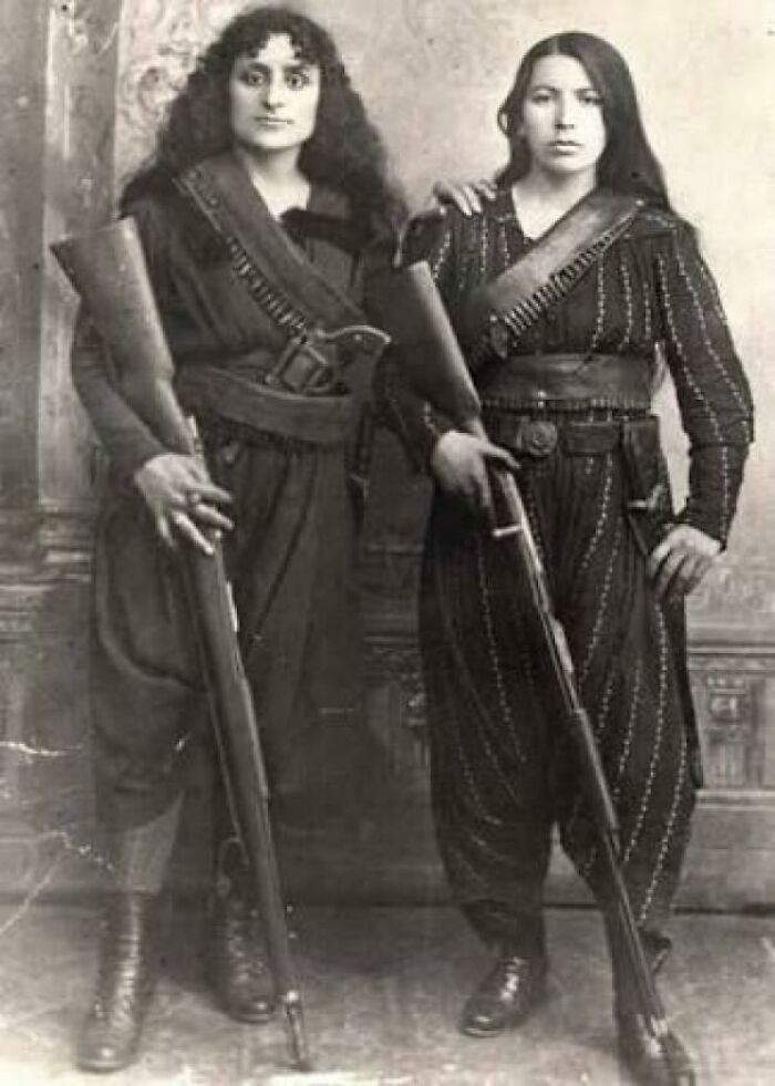 Dwie Ormianki biorące udział w walce przeciwko ludobójstwu Ormian przez Imperium Osmańskie