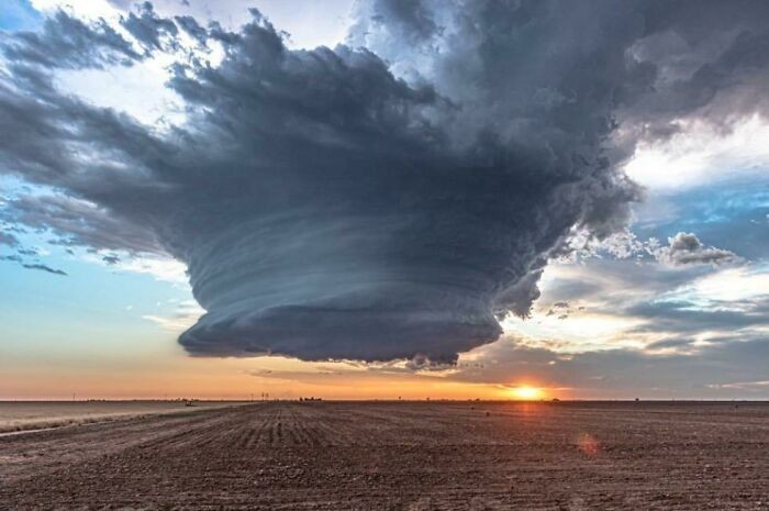 "Superkomórka nad Teksasem, chwilę przed rozpętaniem się tornada"