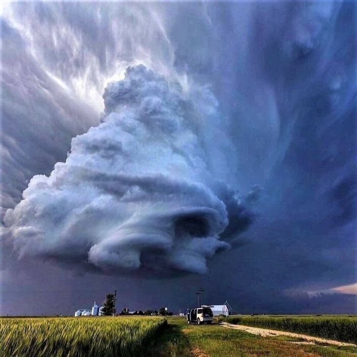 "Superkomórka burzowa w pobliżu Leoti, Kansas