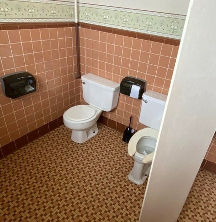 12. "Ta toaleta na mojej uczelni"