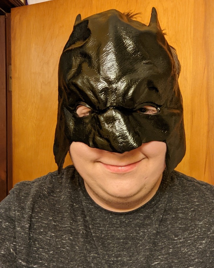 "Maska dołączona do mojego kostiumu Batmana"