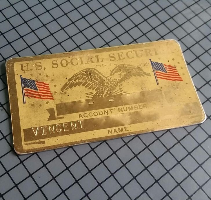3. "Karta Social Security mojego pradziadka była wykonana z metalu, a nie z papieru."