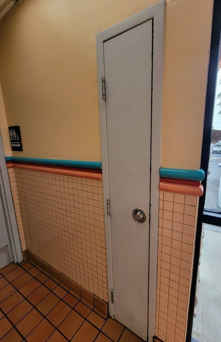 16. "Te malutkie drzwi z zamkiem w Taco Bell"