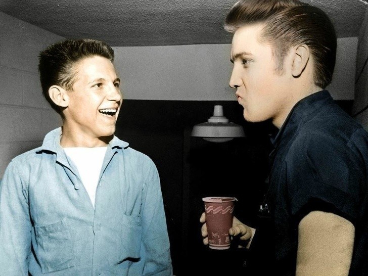 14. "Mój dziadek z Elvisem Presleyem"